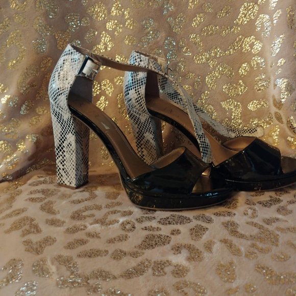 BCBG peep toes 9 1/2 - Picture 3 of 5